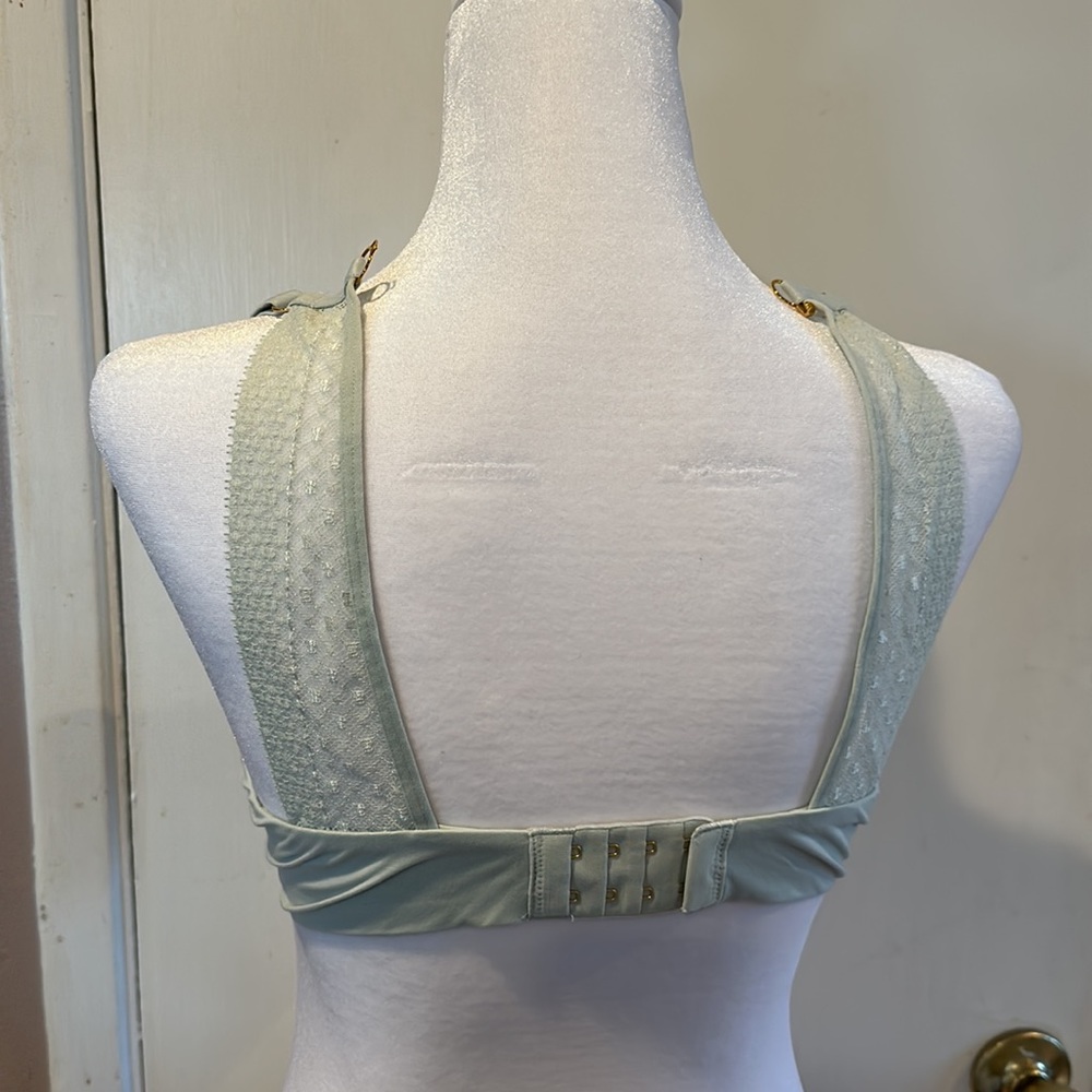 Victoria Secret - Picture 2 of 2